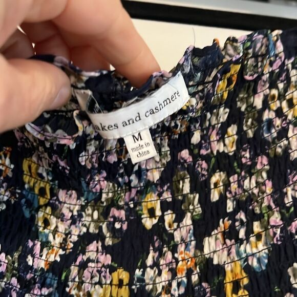 Cupcakes as Cashmere Square Neck blue ditzy Floral Smocked Top Puff Sleeve sz M - Picture 4 of 4